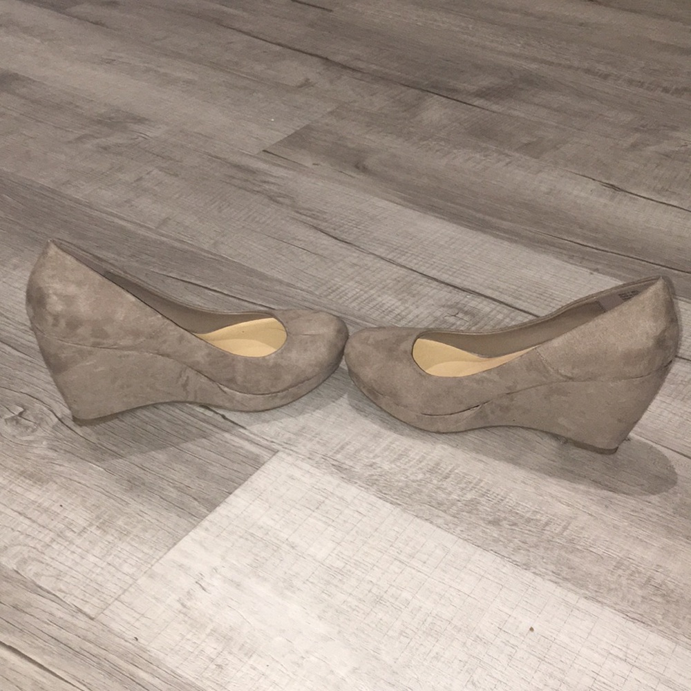 TAN HEELS